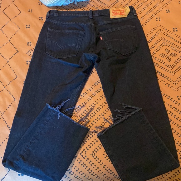 Levi’s 501 Black Jeans with frayed cuffs - Picture 3 of 4